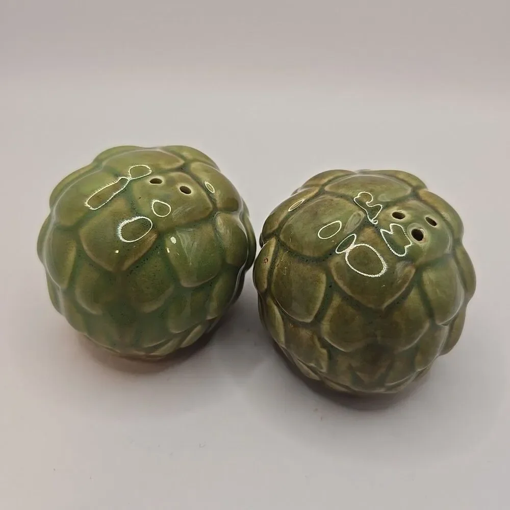 Artichoke Shaped Ceramic Salt and Pepper Shakers Set 3.5